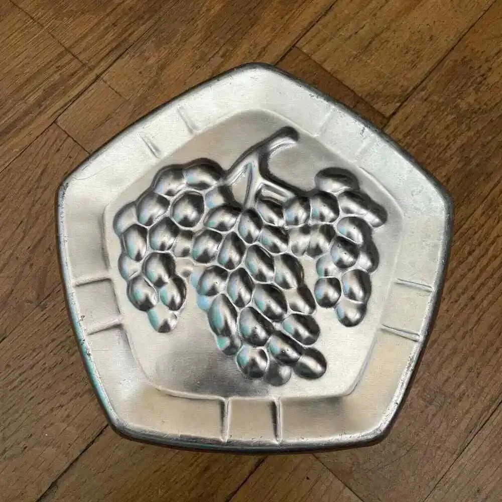 Vintage West Bend Copper Grapes Pentagon Shaded Jello Mold - Kitchen Decor